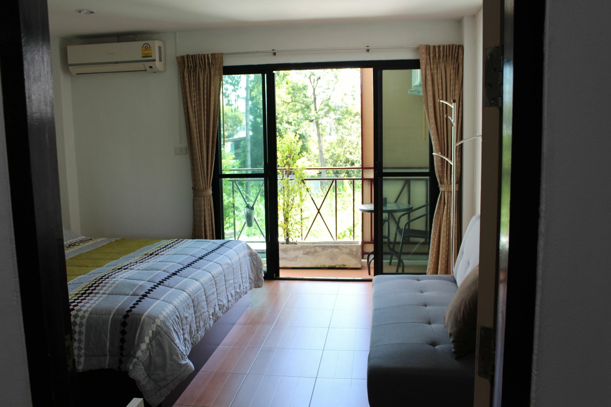 Asia Place Apartment Банкок Екстериор снимка